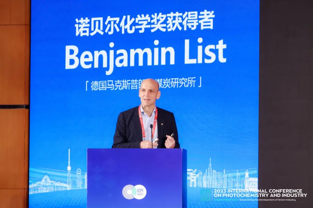 Benjamin List作報告