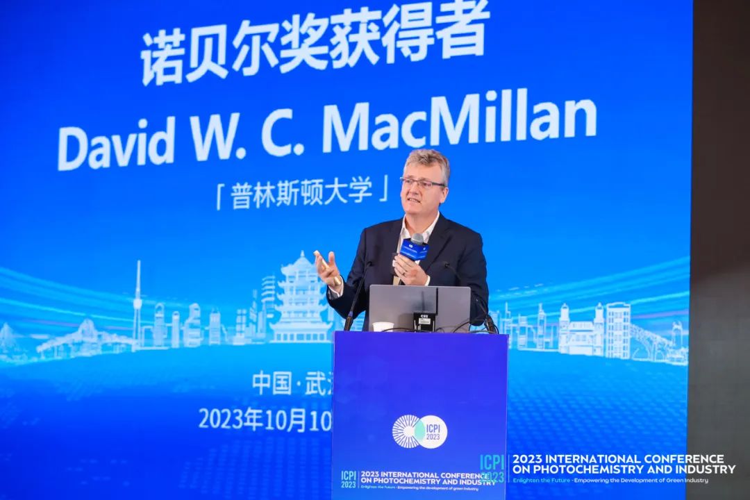 David W. C. MacMillan做報告